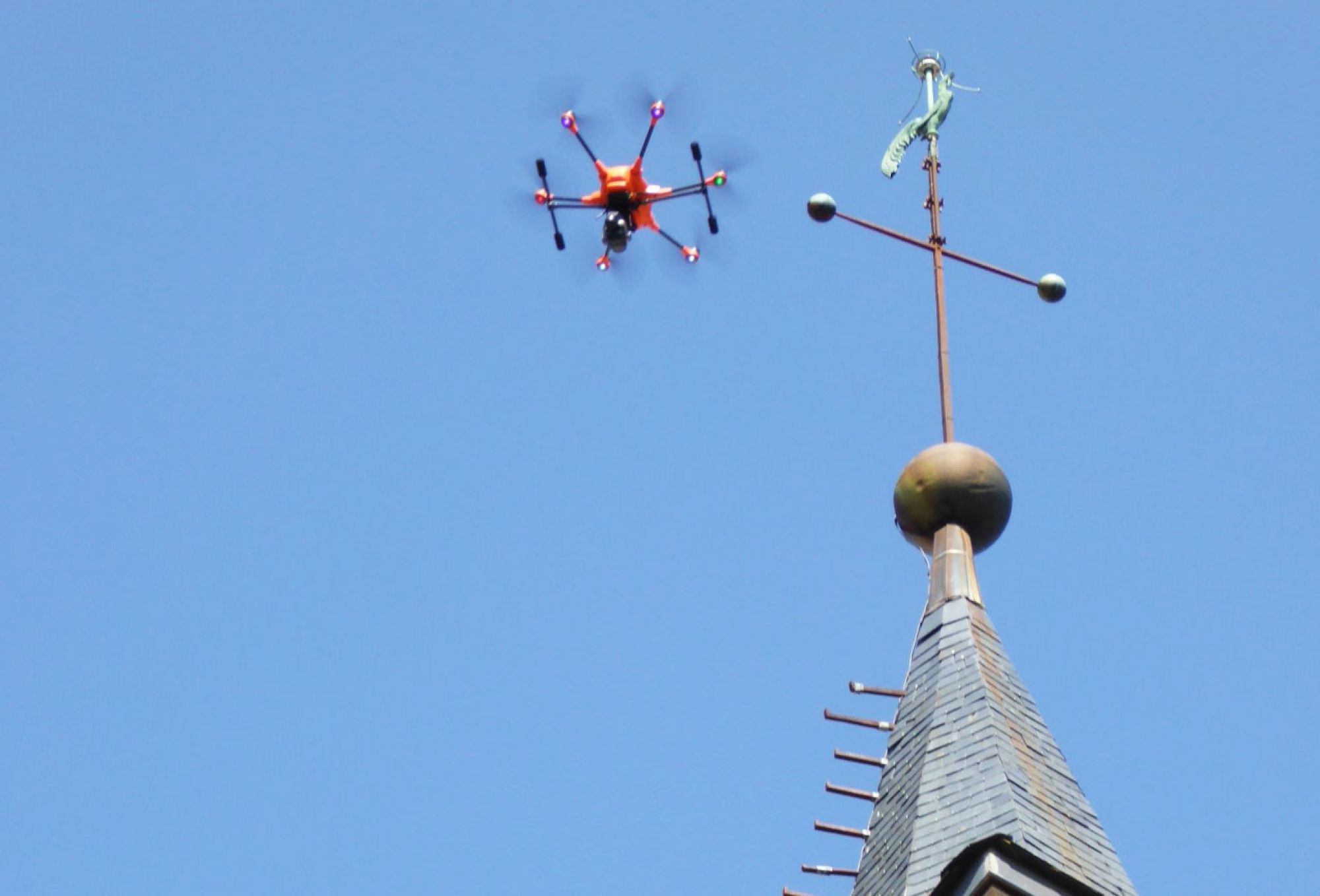 Chamboeuf un drône pour mieux renover le clocher de l Eglise Les